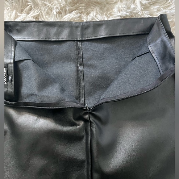 Faux leather skirt~ Lulus size large - Picture 5 of 11